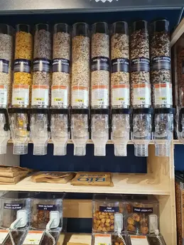 435-biocoop-cagnes-sur-mer-magasin-bio-vrac-sec-legumineuse-cereale-biscuit.webp
